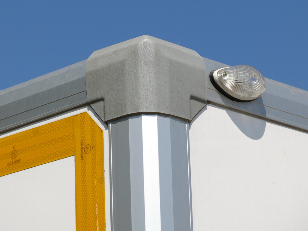 furgon-izotermicheskii-legkii-sendvich-spetcialnyi-profil-istok-1