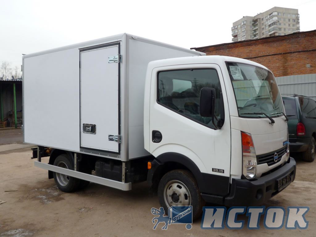 Для перевозки продуктов на «Nissan» установлен фургон легкий «сэндвич» с боковой дверью