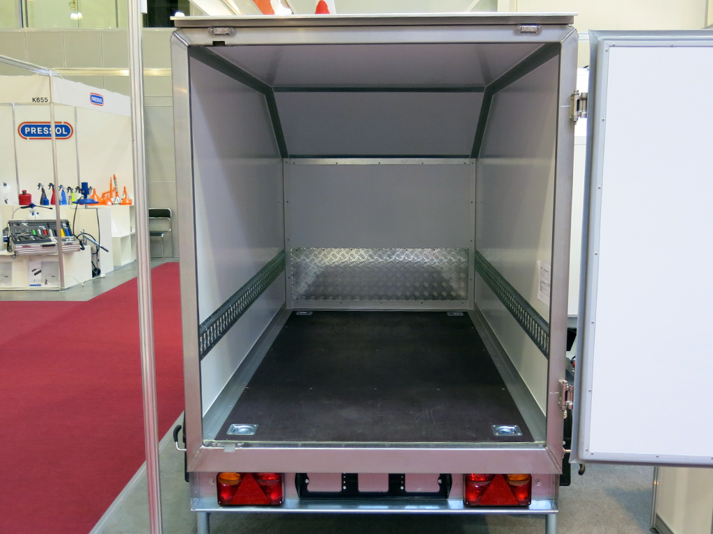 Прицеп фургон легковой - вид изнутри