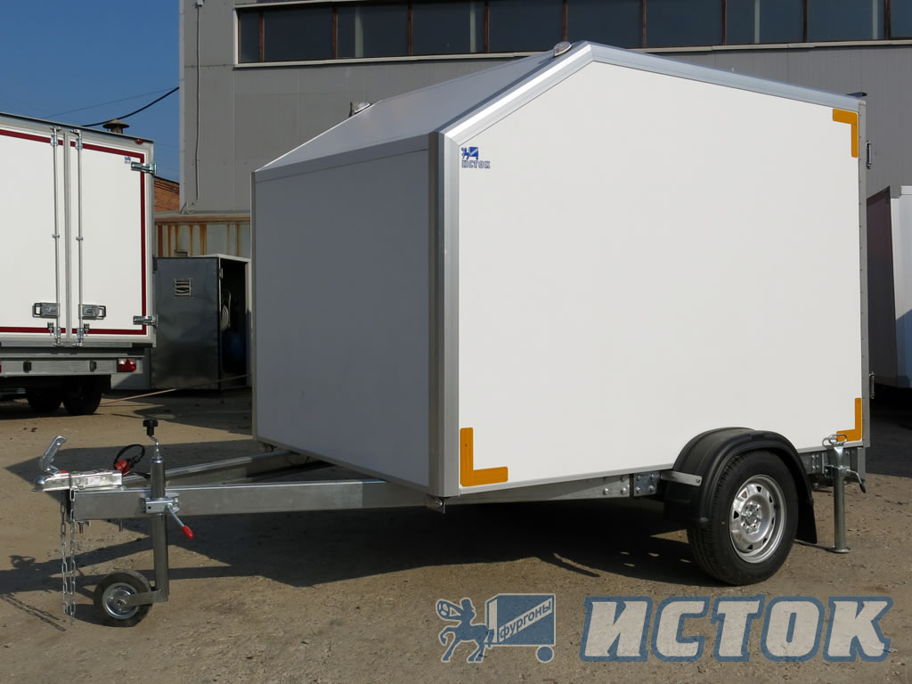 Скос в передней части прицепа фургона снижает парусность и уменьшает расход топлива