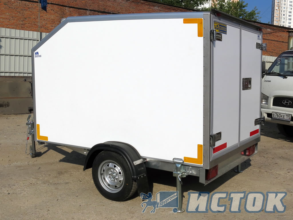 Фургон прицепа изготовлен из легких «сэндвич» панелей и специальных алюминиевых профилей