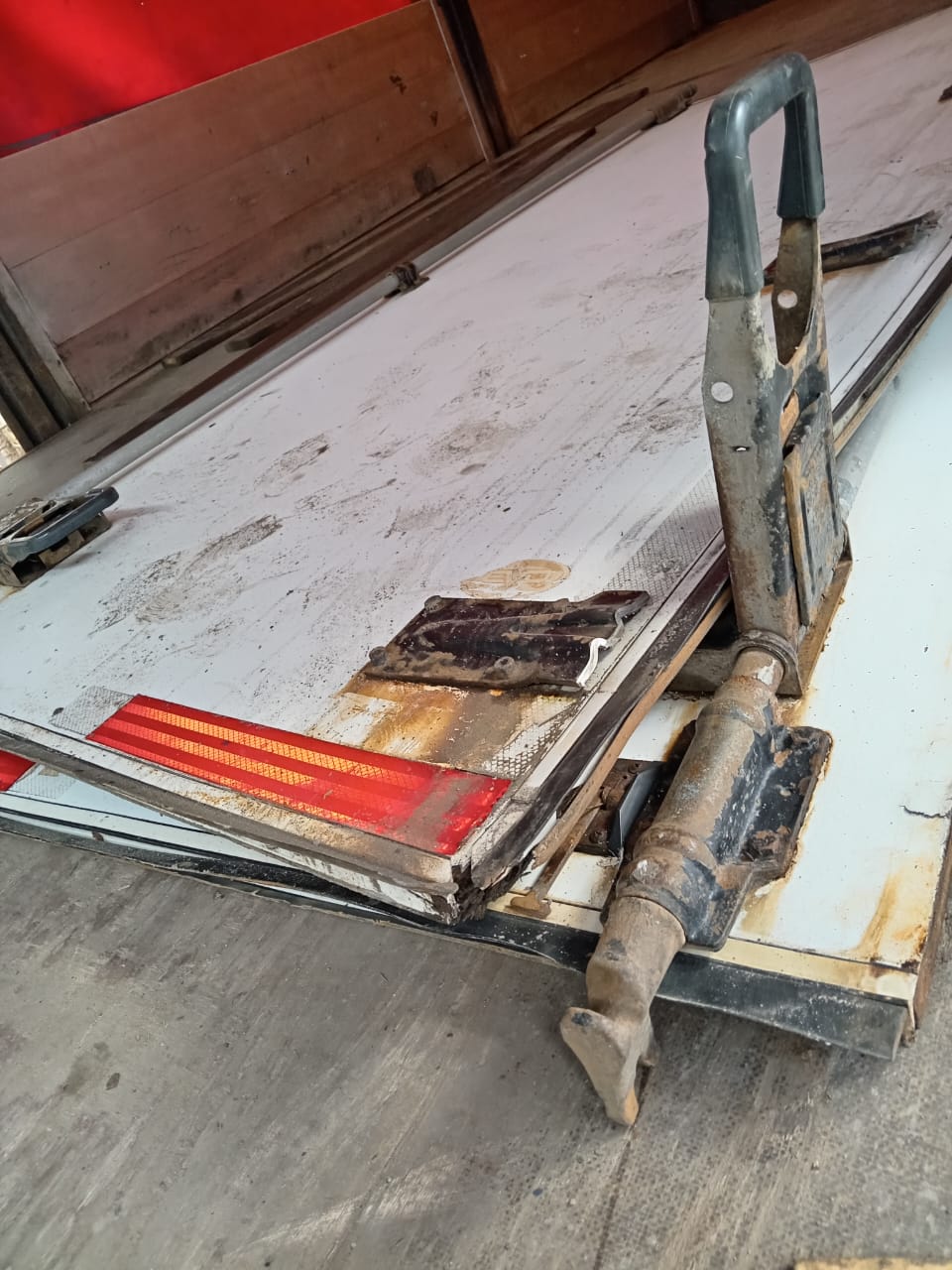 Ремонт дверей фургона, выполнение работ