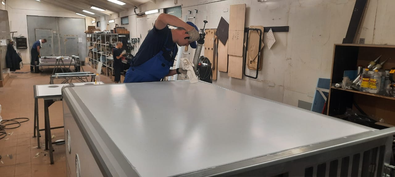 Ремонт крыши фургона, выполнение работ