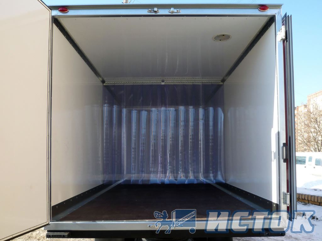 Фургон изотермический «сэндвич» с тепловой завесой (вид изнутри)