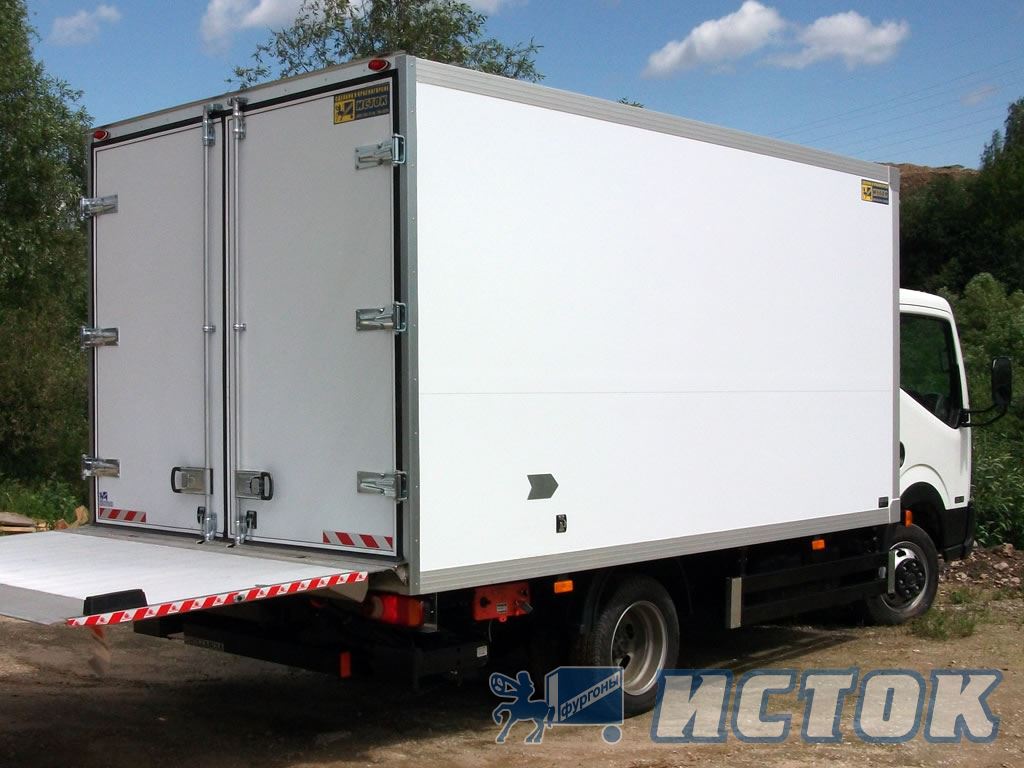 «Nissan» Cabstar с изотермическим фургоном из «сэндвич» панелей 50 мм, с гидробортом