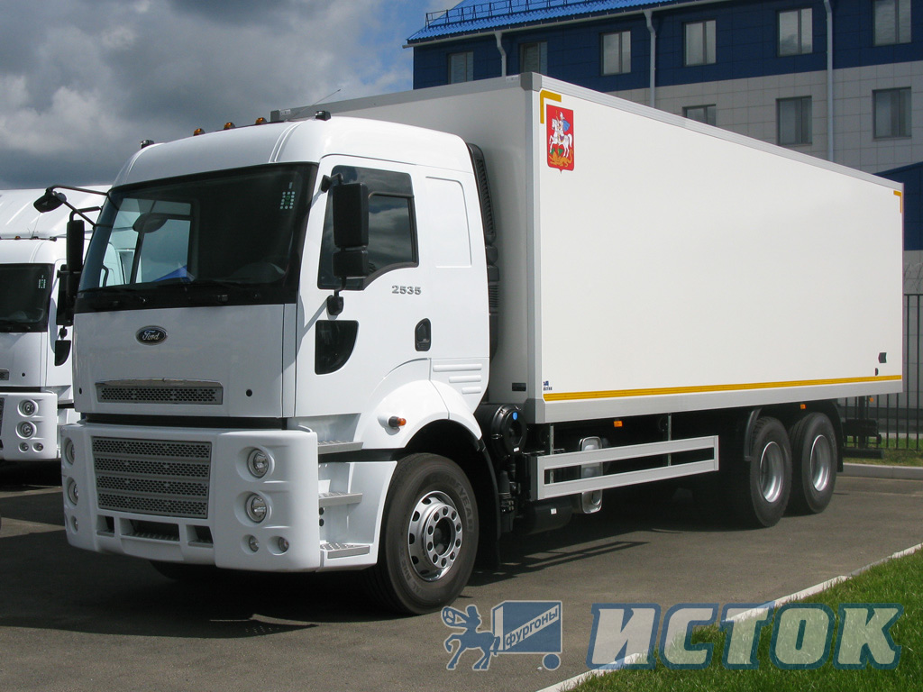 Выставочный фургон двухслойный «сэндвич» на «Ford» - пластик, обрамление из алюминия